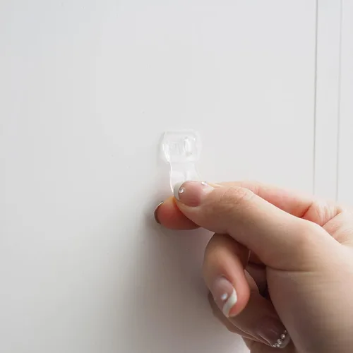 Miniatura 5 de MOVELYST 100 mini clips de luz transparentes con 120 tiras adhesivas, mini ganchos de pared para interiores sin daños para colgar, clips extraíbles