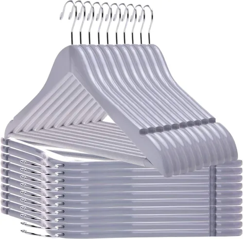 Miniatura 17 de Perchas de madera de calidad – Juego de 20 perchas ligeramente curvadas – Perchas de madera maciza con elegantes ganchos cromados – Ropa resistente