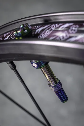 Miniatura 5 de Muc-Off Sellador de tubo interior sin complicaciones de pinchazos, 1 litro - Sellador de reparación de pinchazos de tubo de bicicleta y válvulas sin