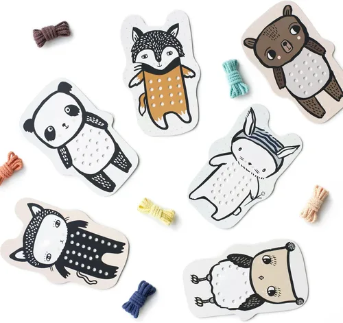 Wee Gallery Tarjetas de cordones de animales para bebés, tabla de coser y juego de viaje para niños pequeños y preescolares, juguete de habilidades
