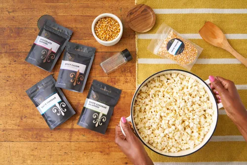 Juego de regalo personalizado de tamaño familiar de cuatro condimentos gourmet para palomitas de maíz y media libra de granos gourmet, kit de