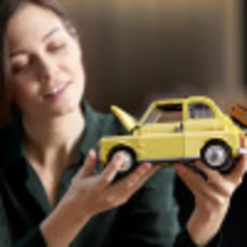 Miniatura 3 de LEGO Creator Expert Fiat 500 10271 - Juego de construcción de autos de juguete para adultos y fanáticos de los kits de modelos, idea (960 piezas)