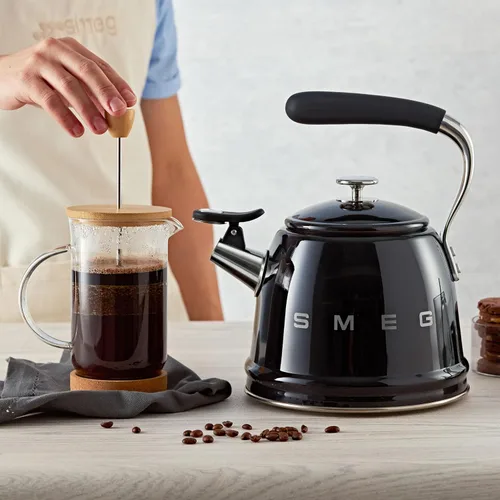 Miniatura 2 de Smeg Tetera silbante Retro para estufa – 2.4L (Negro)