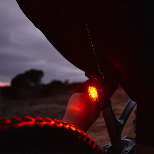 Miniatura 7 de LEZYNE KTV Drive - Luz trasera LED recargable IPX7 impermeable de visibilidad de 270 grados con múltiples modos, correa de montaje incluida