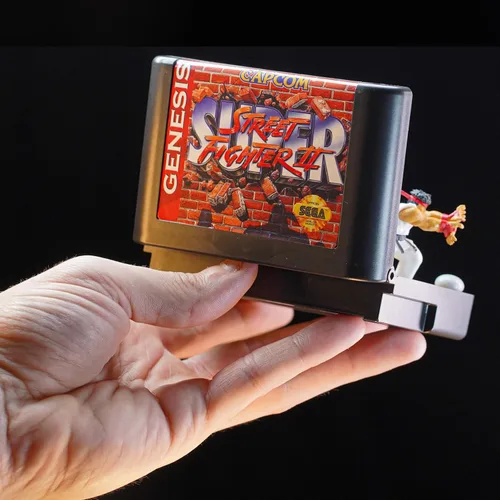 Miniatura 6 de Console Heroes Super Street Fighter II Diorama Coleccionable – Figuras Mini de Ryu y Ken con Escena del Escenario Dock – Expositor de Cartucho Retro