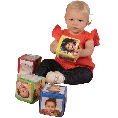 Constructive Playthings - Juguetes apilables personalizables con bolsillos transparentes para niños de 12 meses+, bloques de construcción de espuma