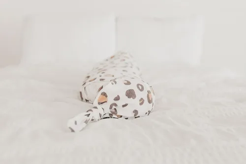 Miniatura 6 de Copper Pearl Gorro de bebé con nudo superior elástico suave Millie