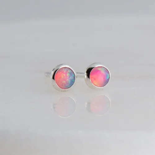 Miniatura 119 de Aretes pequeños de plata de ley para cartílago, tragus, hélix, múltiples piercings hipoalergénicos, piedra natal para mujer, juego de bisel