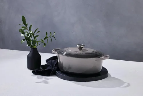 Miniatura 6 de Le Creuset Horno holandés ovalado de hierro fundido esmaltado, 9.5 cuartos de galón, Ostión Ostra