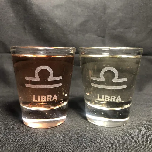 Miniatura 4 de Juego de 2 vasos de chupito de signos del zodiaco Aries Leo Cáncer Piscis Escorpio Tauro Sagitario Géminis Virgo Libra Capricornio Acuario (AQUARIUS)