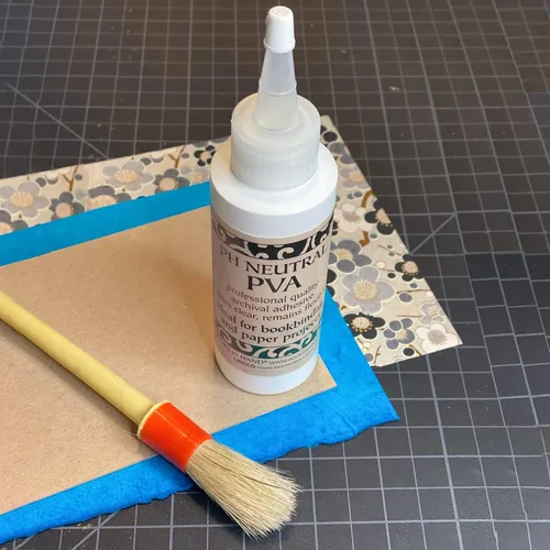 Miniatura 6 de Books By Hand, Adhesivo PVA neutro de PH, pegamento para encuadernación, se seca transparente, permanece flexible, 4 onzas