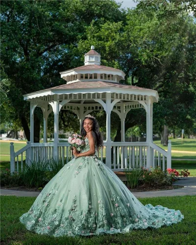 Miniatura 4 de Zhangyo Vestidos de quinceañera de flores 3D sin tirantes con apliques de tren de tul dulce 16 vestidos con cuentas vestido de quinceañera hinchado