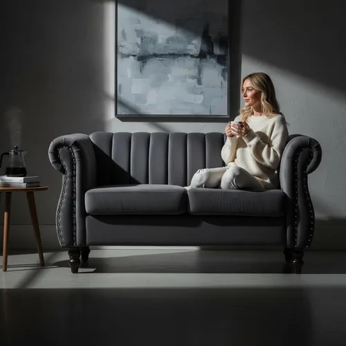 Miniatura 13 de Container Furniture Direct Darsen - Sofá Chesterfield moderno con elegantes brazos enrollados, ribete de cabeza de clavo y acolchado de canal, sofá