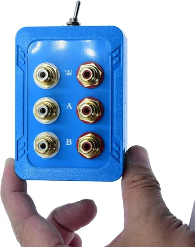 Sin ruido 2 en 4 salida o 4 en 2 salida Audio Selector de sonido RCA hembra canal estéreo 2 interruptor divisor caja conmutación sin alimentación