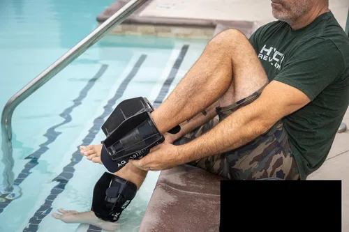 Miniatura 4 de Aquastrength Ultimate Bundle - Equipo funcional para ejercicios de piscina Pesas de agua Barbell, campanas y aletas Enlace a Ejercicios