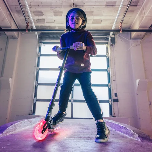 Miniatura 6 de Patinete Aero para niños de 5 a 8 años, luces dinámicas, freno de mano y absorción de golpes, scooter de 2 ruedas para niños y niñas, plegable