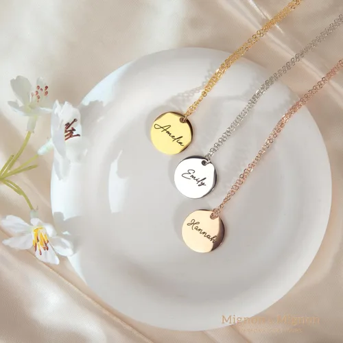 Miniatura 3 de MignonandMignon Collar personalizado con nombre de moneda, regalo de joyería grabada personalizada para dama de honor, cumpleaños, joyería hecha a