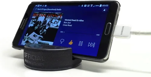 Miniatura 4 de El soporte original indestructible para teléfono celular de hockey - Hecho de un disco de hockey genuino - Compatible con todos los teléfonos