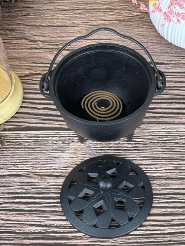 Miniatura 4 de YIMIFLA Quemador de incienso caldero de hierro fundido con tapa Witchcraft de 4.9 pulgadas, perfecto para quemar carbón, resina de incienso, manchas