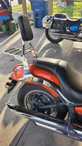 Cómodo respaldo de cuero Sissy Bar + almohadilla de portaequipajes compatible con Kawasaki Vulcan 900 VN900 1996-2018 (cromado) (cromado)