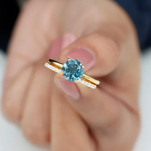 Miniatura 7 de Juego de anillos de boda solitario de topacio azul Londres de 2 quilates con moissanita, topacio y moissanita, juego de anillos de novia de topacio