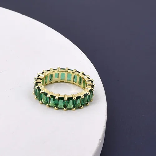 Miniatura 4 de Nossa Banda de esmeralda verde (5 quilates) chapada en oro de 18 quilates Anillo rectangular de eternidad de corte esmeralda CZ, Circonita, oro