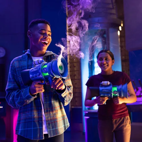 Miniatura 2 de Minions Illumination's Monsters Fart Blaster Pro con 8 ajustes de olor, dispara anillos apestosos de hasta 6 pies (5.9 ft) de distancia, el juguete