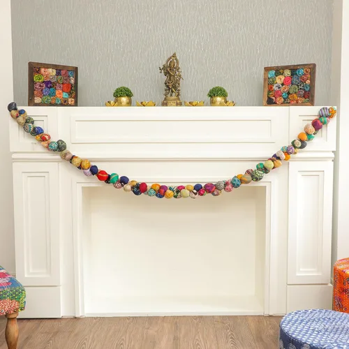 Desi Favors Banderines navideños hechos a mano de tela Kantha, banderines en forma de cono, bandera de banderas triangulares, guirnalda de chimenea,