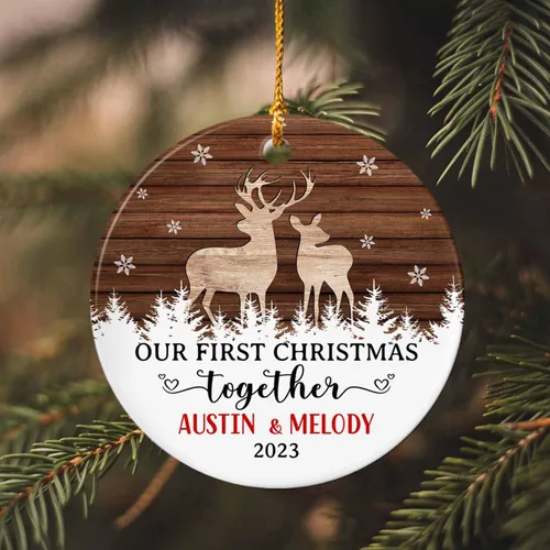 Miniatura 4 de Adorno de cerámica Our First Christmas Together, adorno de Navidad 2025 personalizado con nombre y fecha, renos para colgar en cerámica, regalo