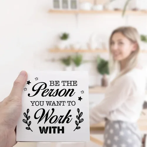 Miniatura 6 de Letrero de madera con texto en inglés "Be The Person You Want to Work", letrero inspirador para la oficina en casa y la decoración de escritorio