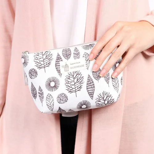 Miniatura 2 de RIAH FASHION Bolsa portátil de viaje para maquillaje cosmético, organizador de artículos de tocador, bolso de pulsera, floral, a cuadros, corcho