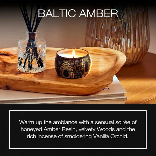 Miniatura 2 de Voluspa Vela de ámbar báltico Mini lata 4 onzas Tiempo de combustión de 25 horas Cera de coco para una combustión más limpia