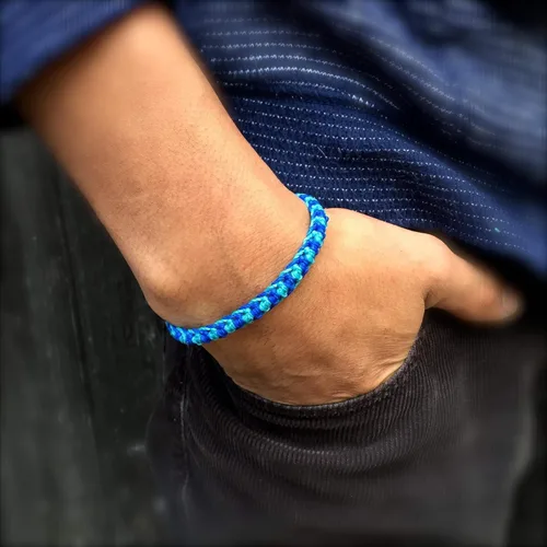 Miniatura 2 de Rumi Sumaq Pulseras de Orgullo y Bandera del País con Atadura de Tirón — Pulseras Macramé Trenzadas a Mano, Nudo de Pescado y Trenzadas Ajustables