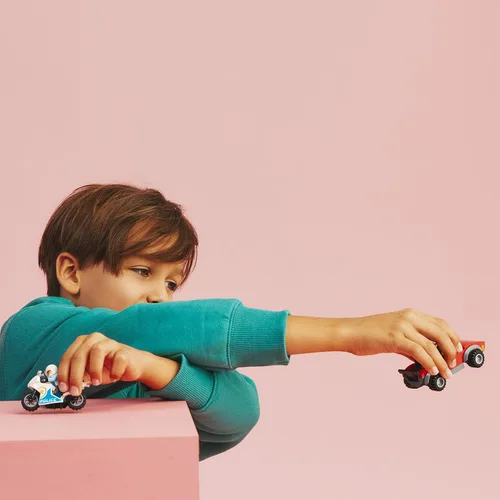 Miniatura 4 de LEGO City Police Bike Car Chase 60392, juguete con vehículo de carreras y juguetes de motocicleta para niños de 5 años más, idea de regalo
