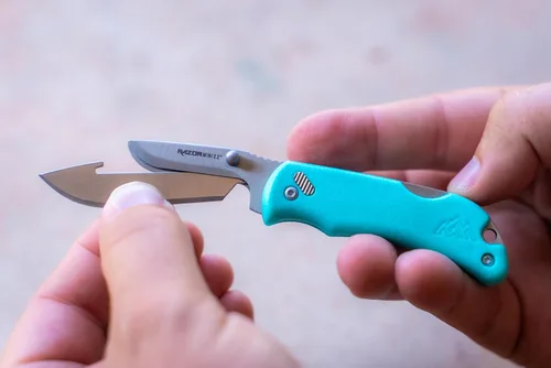 Miniatura 5 de Outdoor Edge Navaja de bolsillo plegable Razor, compacta de 2.2 pulgadas EDC con cuchillas reemplazables RazorSafe, perfecto para llevar a diario