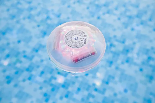 Miniatura 3 de Accesorio de luz flotante LED Flowclear para piscina Cuenta con 5 modos