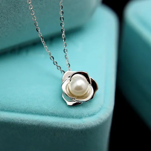 Miniatura 3 de Aretes de plata de ley 925 de alto pulido con perla natural de agua dulce de 0.276in, Base chapada en plata Base chapada en oro, nácar