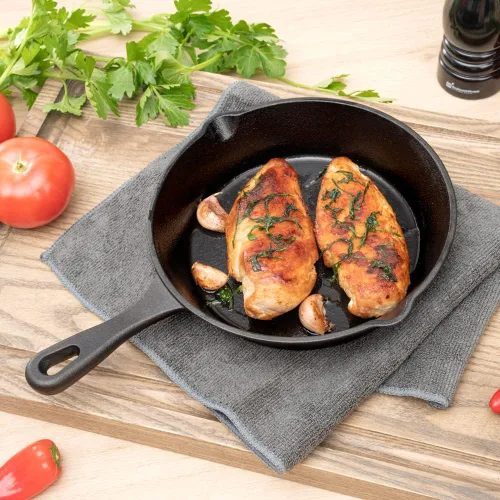 Miniatura 6 de Restaurantware Met Lux - Sartén de hierro fundido de 7.75 pulgadas, 1 sartén de hierro fundido pre-sazonado, con asa con boquillas para verter