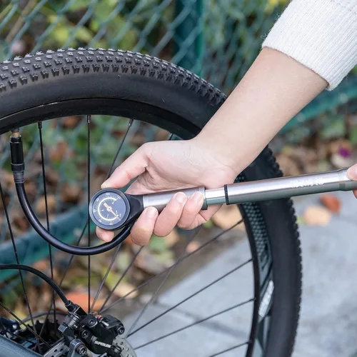 Miniatura 2 de CXWXC Bomba de bicicleta portátil - Mini bomba de bicicleta con manómetro se adapta a válvulas Presta y Schrader - Bomba de aire para bicicleta