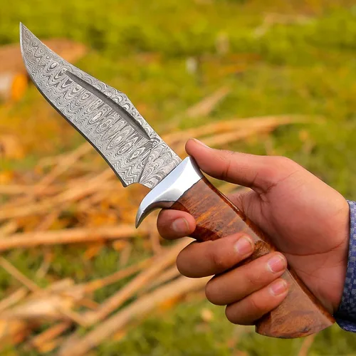 Miniatura 2 de Cuchillo de caza de Damasco hecho a mano con funda de piel Ideal para despellejado, camping, senderismo, actividades al aire libre Cuchillo