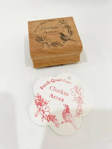 Miniatura 2 de Sello de goma personalizado con huevo de codorniz – Sello de cartón de huevo de codorniz fresco, sello de granja (2 x 2 pulgadas)