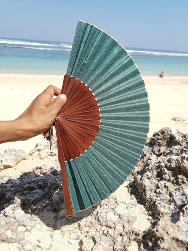 Miniatura 3 de Exotic Jungle Green - Abanico plegable de mano, 9 pulgadas, hecho a mano en Bali, Indonesia, para bodas, fiestas, mantente fresco con estilo, regalo