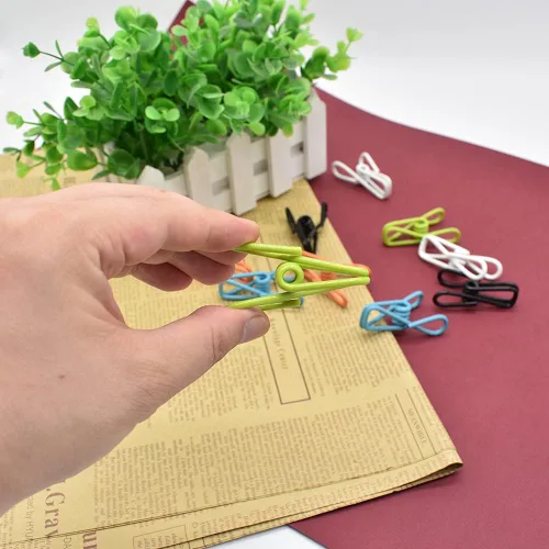 Miniatura 3 de Paquete de 50 clips de alambre de acero, coloridos recubiertos de vinilo, resistentes al viento, pinzas para secar el hogar, lavandería y oficina