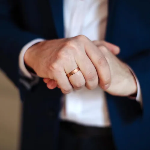 Miniatura 76 de King Will Anillo de boda de tungsteno para hombre, disponible en 15/64 a 25/64 de pulgada (6 a 10 mm), negro/plata, acabado mate, borde pulido