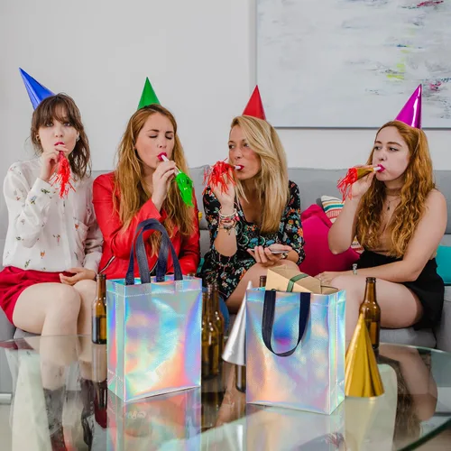 Miniatura 4 de BLEWINDZ 18 bolsas de regalo holográficas con asas y pañuelos, bolsas de regalo reutilizables iridiscentes medianas de 10.2 pulgadas para Holográfico