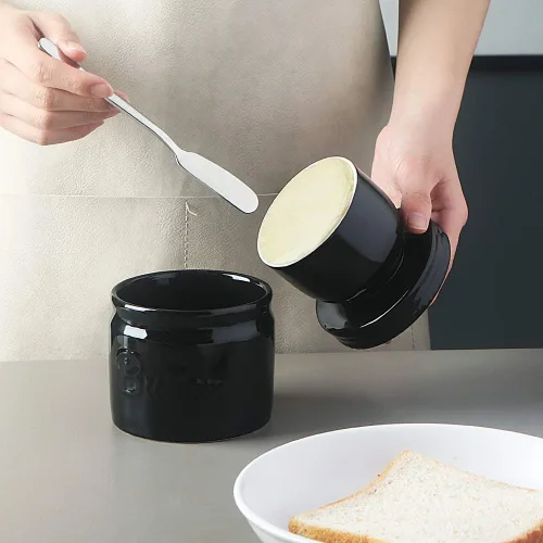 Miniatura 5 de Sweejar Recipiente para mantequilla de porcelana, plato francés con línea de agua, recipiente cerámico para mantequilla suave (Negro)