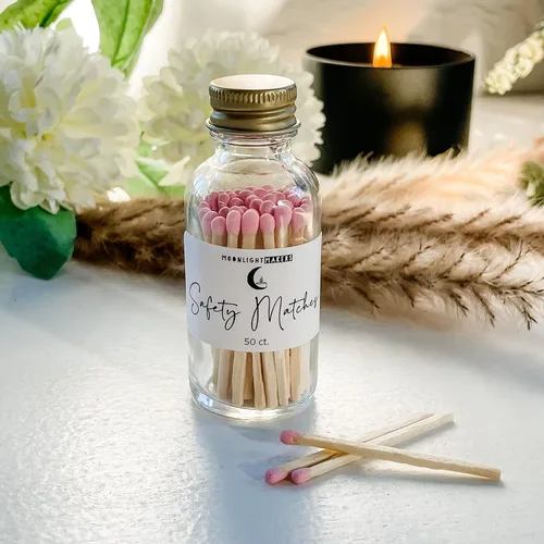 Miniatura 6 de Moonlight Makers Fancy Matches in Jar - 50 fósforos de seguridad de madera, tarro decorativo de vidrio con golpeador, soporte reutilizable, tapa Rosa