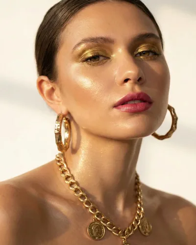 Miniatura 5 de Klara Cosmetics Mumbai Beauty Set - Exquisita paleta de sombras de ojos, lujoso dúo de spray corporal dorado
