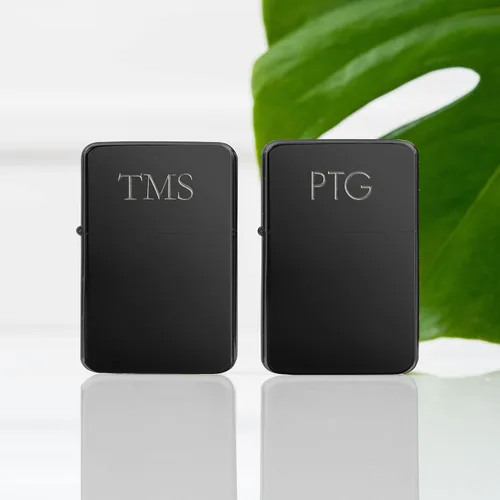 Miniatura 3 de WEDDINGSTAR Encendedor personalizado grabado de metal negro plomizo a prueba de viento, grabado con monograma personalizable, recargable