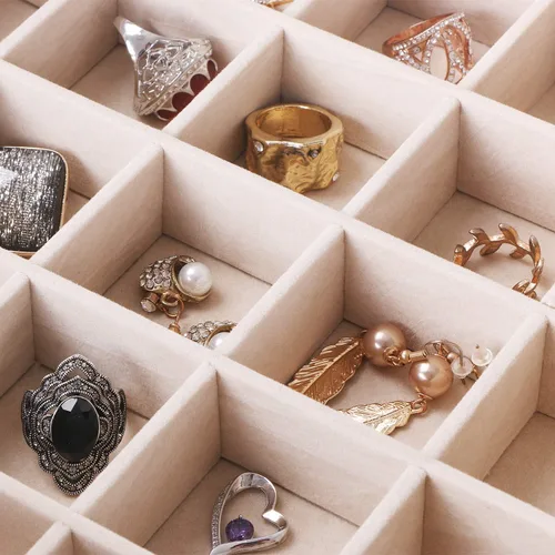 Miniatura 5 de BEWISHOME Organizador de anillos y soporte para caja de aretes, 11 ranuras para anillos, 25 compartimentos para aretes, espejo grande, 2 capas
